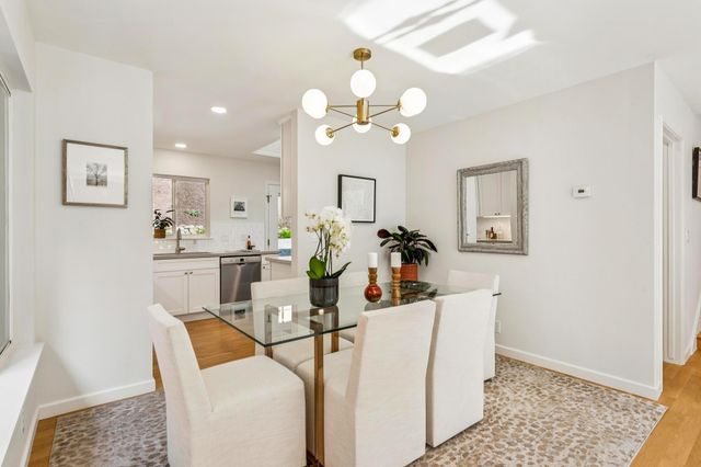 1100 Glencourt Dr, Oakland, CA 94611