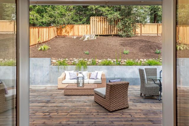 1100 Glencourt Dr, Oakland, CA 94611