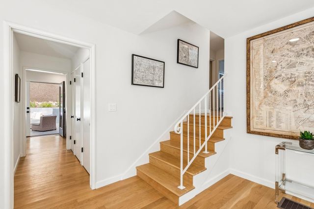 1100 Glencourt Dr, Oakland, CA 94611