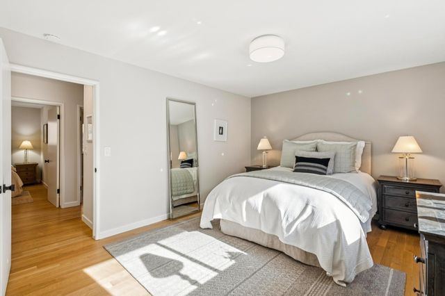 1100 Glencourt Dr, Oakland, CA 94611