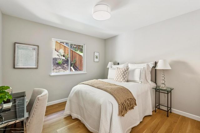 1100 Glencourt Dr, Oakland, CA 94611