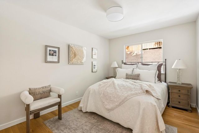 1100 Glencourt Dr, Oakland, CA 94611