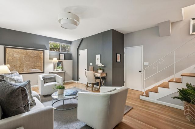 1100 Glencourt Dr, Oakland, CA 94611