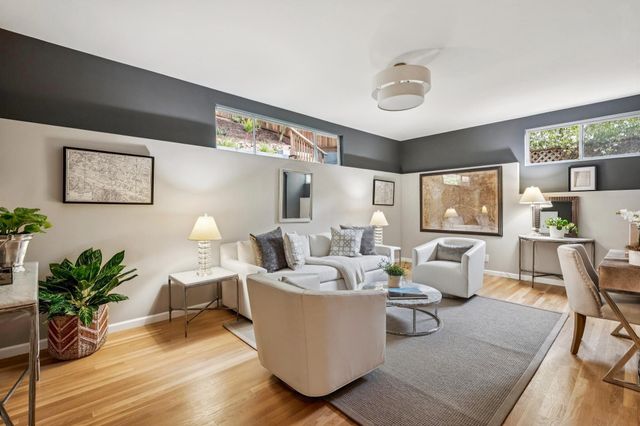 1100 Glencourt Dr, Oakland, CA 94611