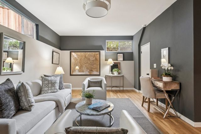 1100 Glencourt Dr, Oakland, CA 94611