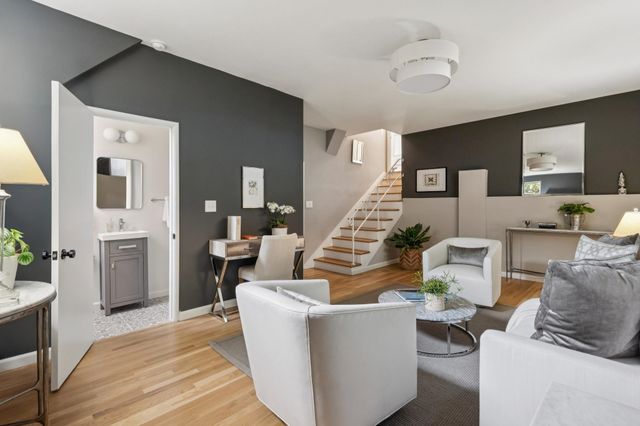 1100 Glencourt Dr, Oakland, CA 94611