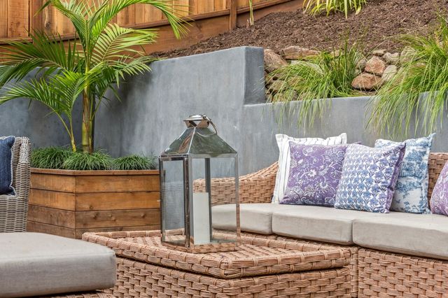 1100 Glencourt Dr, Oakland, CA 94611