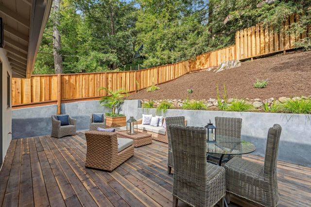 1100 Glencourt Dr, Oakland, CA 94611