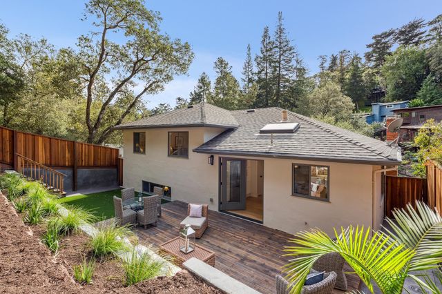 1100 Glencourt Dr, Oakland, CA 94611