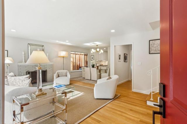 1100 Glencourt Dr, Oakland, CA 94611