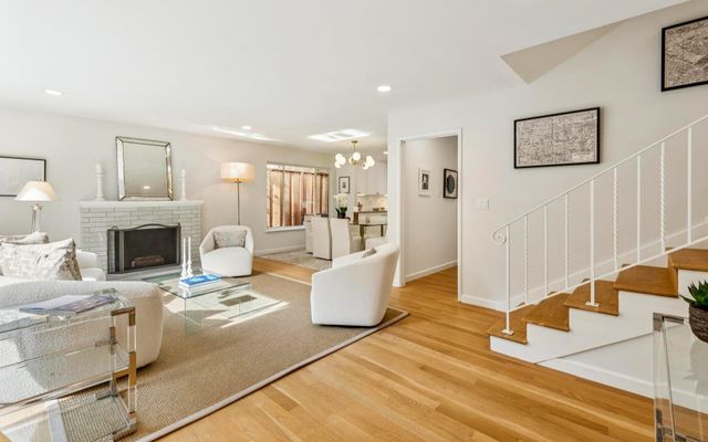 1100 Glencourt Dr, Oakland, CA 94611