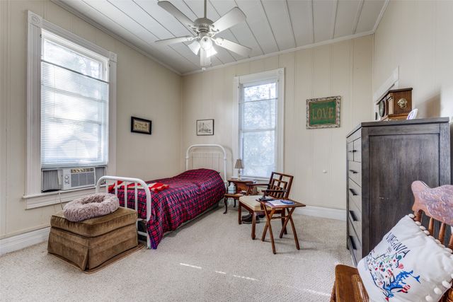626 W Chestnut Street, Denison, TX 75020