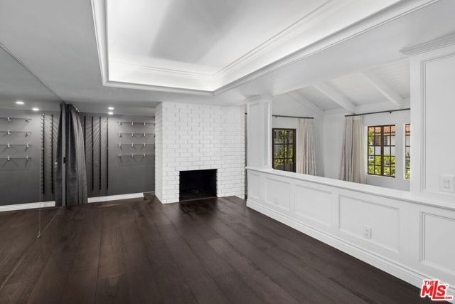 1060 Chantilly Road, Los Angeles, CA 90077