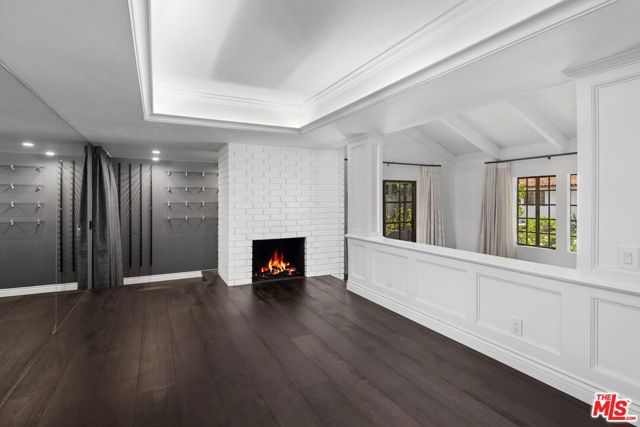 1060 Chantilly Road, Los Angeles, CA 90077