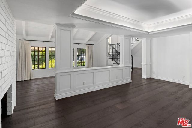 1060 Chantilly Road, Los Angeles, CA 90077