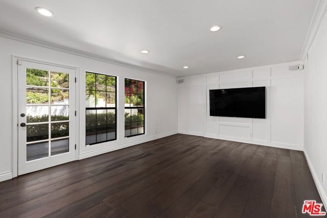 1060 Chantilly Road, Los Angeles, CA 90077