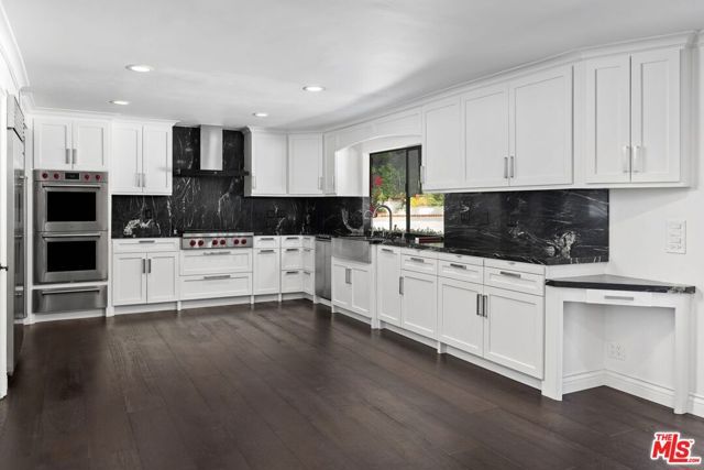 1060 Chantilly Road, Los Angeles, CA 90077