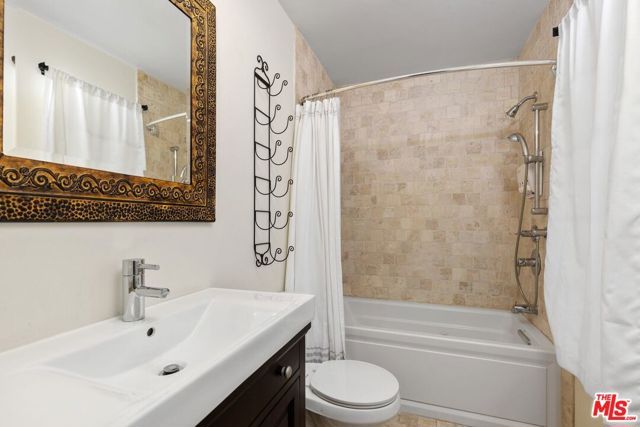 1060 Chantilly Road, Los Angeles, CA 90077