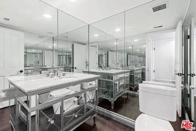 1060 Chantilly Road, Los Angeles, CA 90077