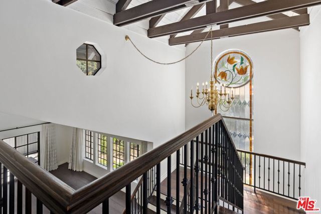 1060 Chantilly Road, Los Angeles, CA 90077