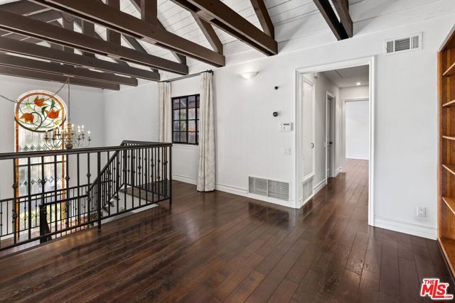 1060 Chantilly Road, Los Angeles, CA 90077