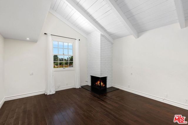 1060 Chantilly Road, Los Angeles, CA 90077