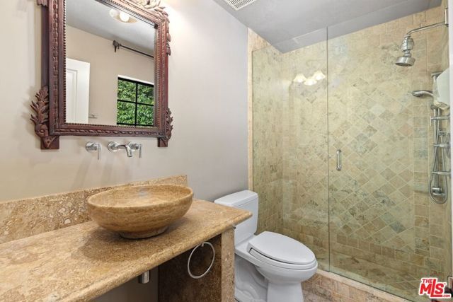 1060 Chantilly Road, Los Angeles, CA 90077