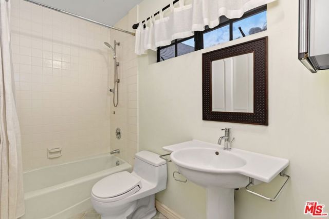 1060 Chantilly Road, Los Angeles, CA 90077