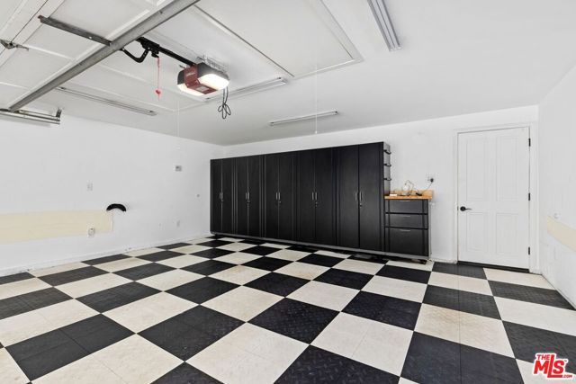1060 Chantilly Road, Los Angeles, CA 90077