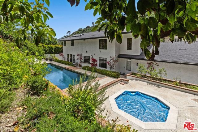 1060 Chantilly Road, Los Angeles, CA 90077