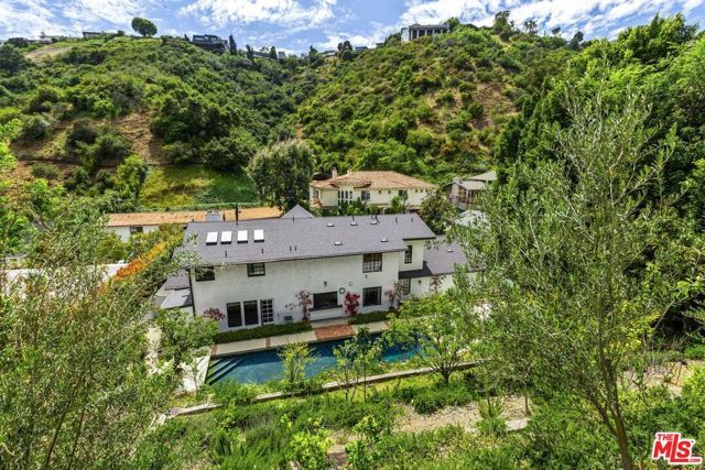 1060 Chantilly Road, Los Angeles, CA 90077