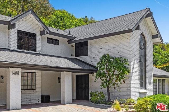 1060 Chantilly Road, Los Angeles, CA 90077