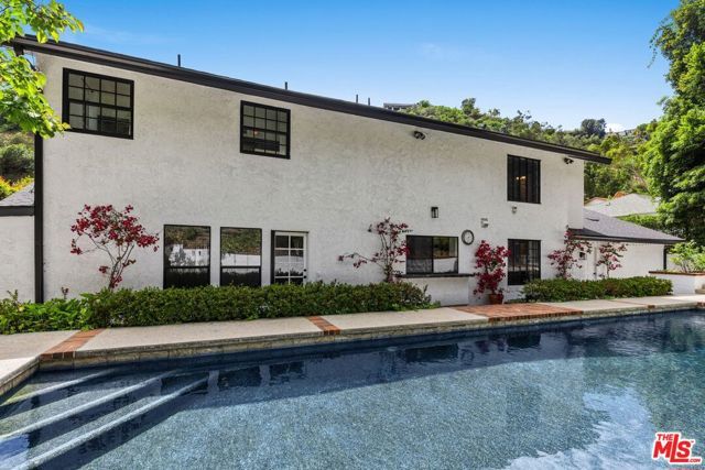 1060 Chantilly Road, Los Angeles, CA 90077