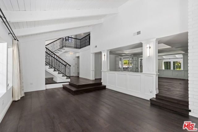 1060 Chantilly Road, Los Angeles, CA 90077