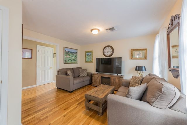 19 Great Wind Dr, Plymouth, MA 02360