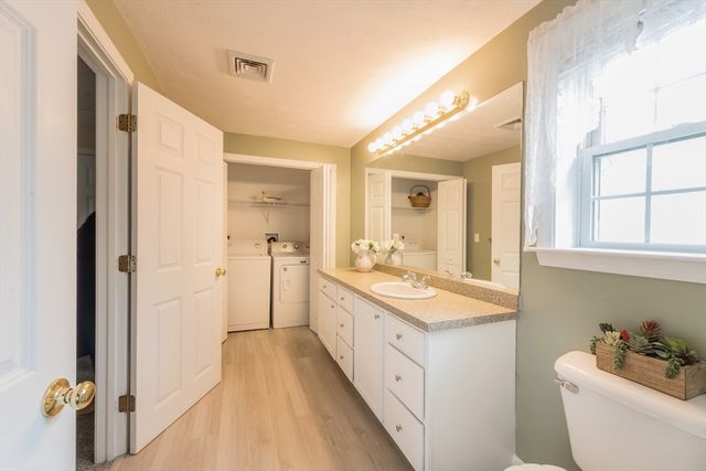 19 Great Wind Dr, Plymouth, MA 02360