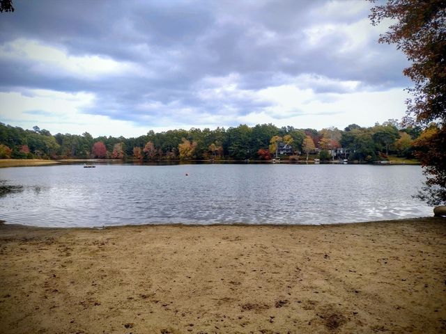 19 Great Wind Dr, Plymouth, MA 02360