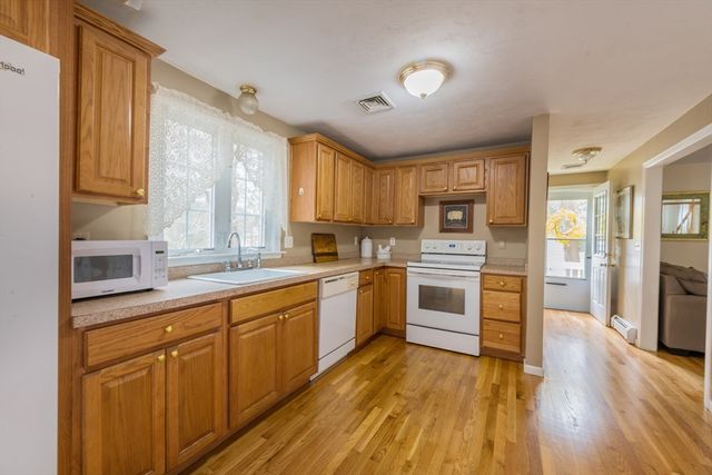 19 Great Wind Dr, Plymouth, MA 02360