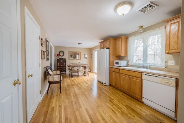 19 Great Wind Dr, Plymouth, MA 02360