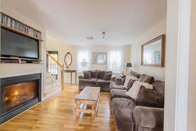19 Great Wind Dr, Plymouth, MA 02360