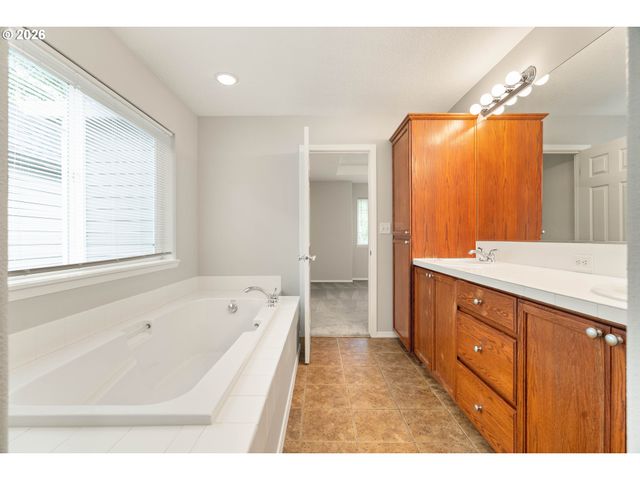 1062 Se TAMANGO St, Hillsboro, OR 97123