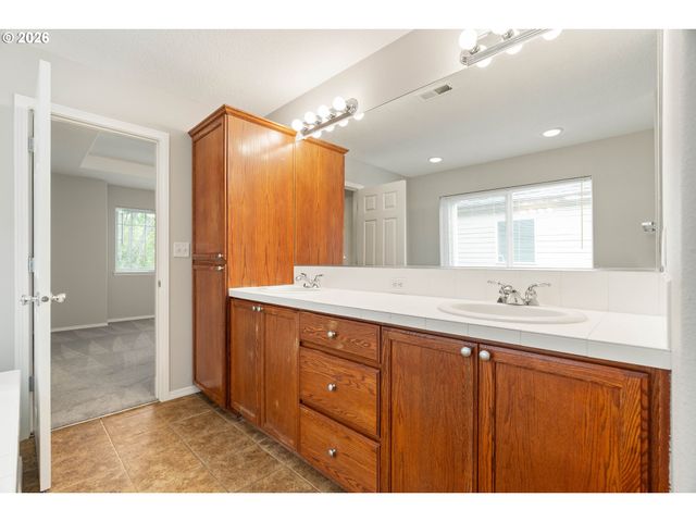 1062 Se TAMANGO St, Hillsboro, OR 97123