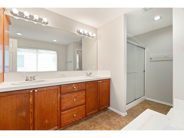 1062 Se TAMANGO St, Hillsboro, OR 97123