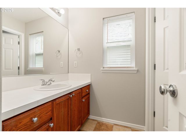 1062 Se TAMANGO St, Hillsboro, OR 97123