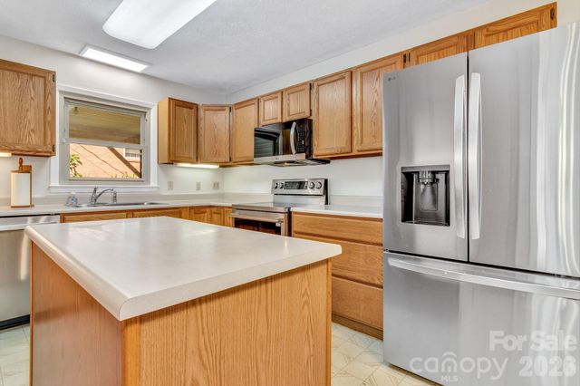 67 Wagon Road, Asheville, NC 28805