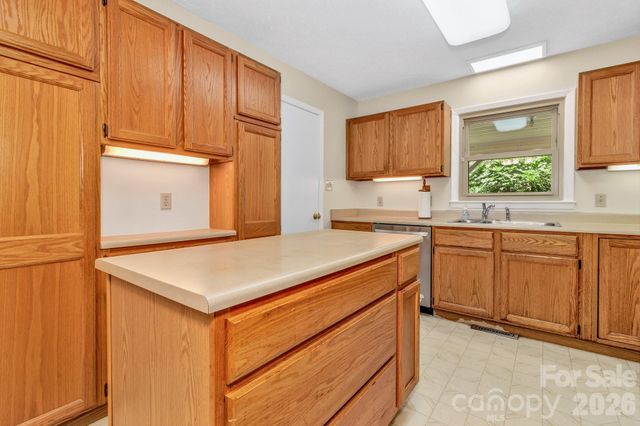 67 Wagon Road, Asheville, NC 28805