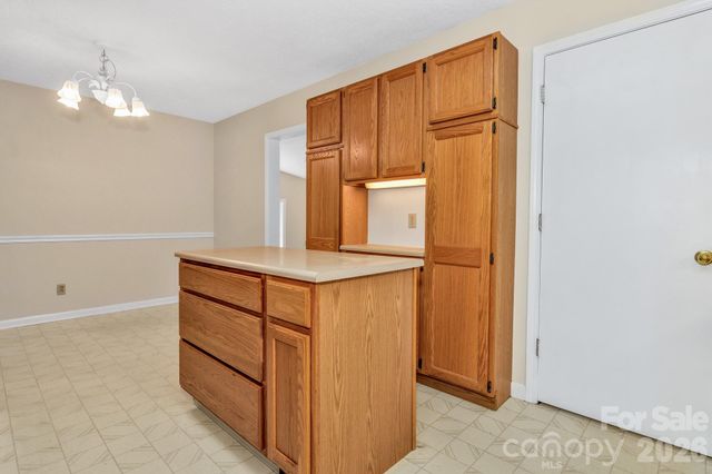 67 Wagon Road, Asheville, NC 28805