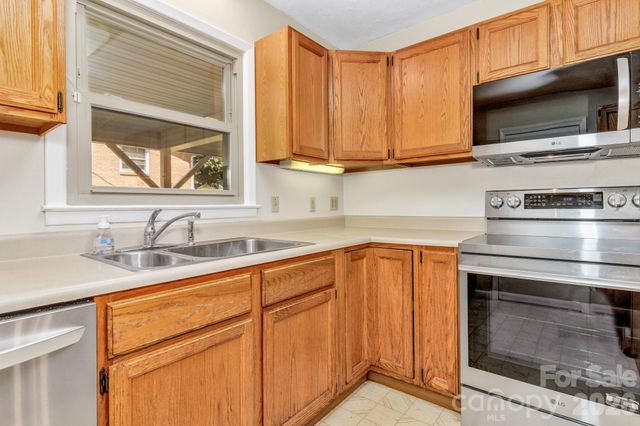 67 Wagon Road, Asheville, NC 28805