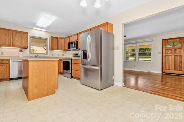 67 Wagon Road, Asheville, NC 28805