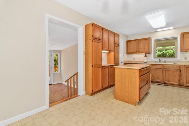 67 Wagon Road, Asheville, NC 28805